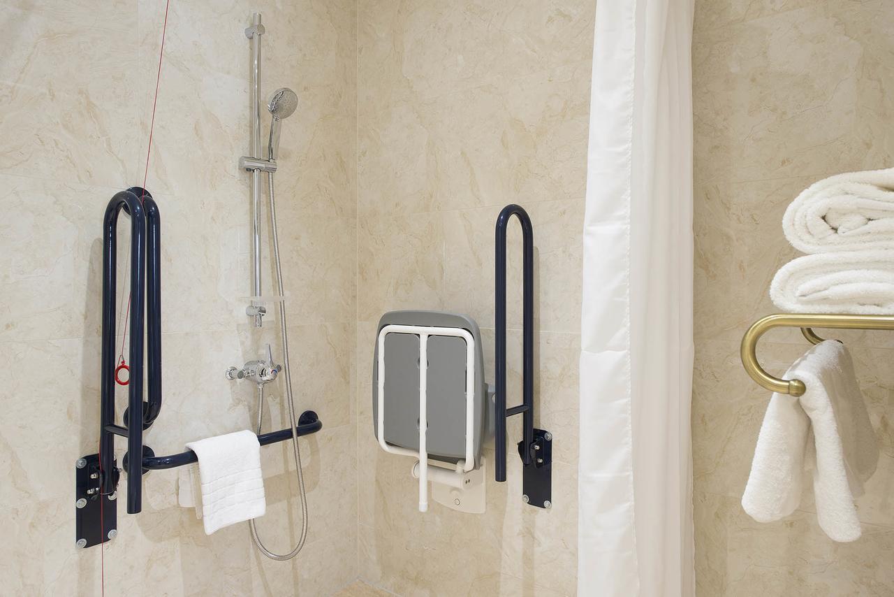 The George Street Hotel Oxford Dış mekan fotoğraf Disabled shower facilities