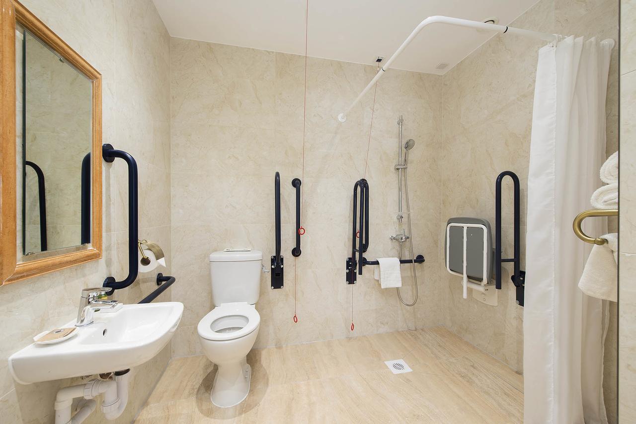 The George Street Hotel Oxford Dış mekan fotoğraf Disabled toilet with alarm