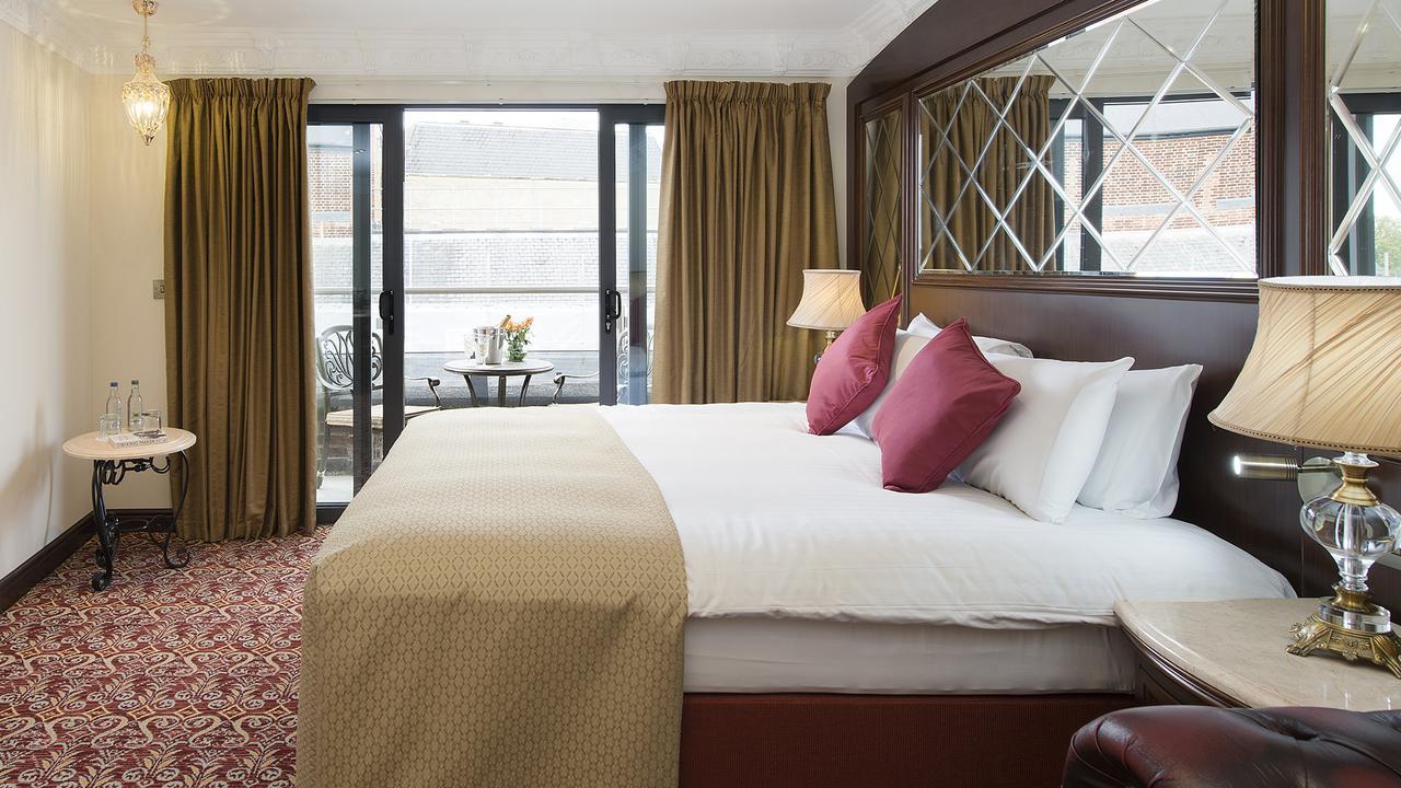 The George Street Hotel Oxford Dış mekan fotoğraf A bedroom at the hotel