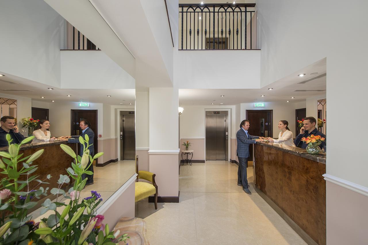 The George Street Hotel Oxford Dış mekan fotoğraf The hotel's reception