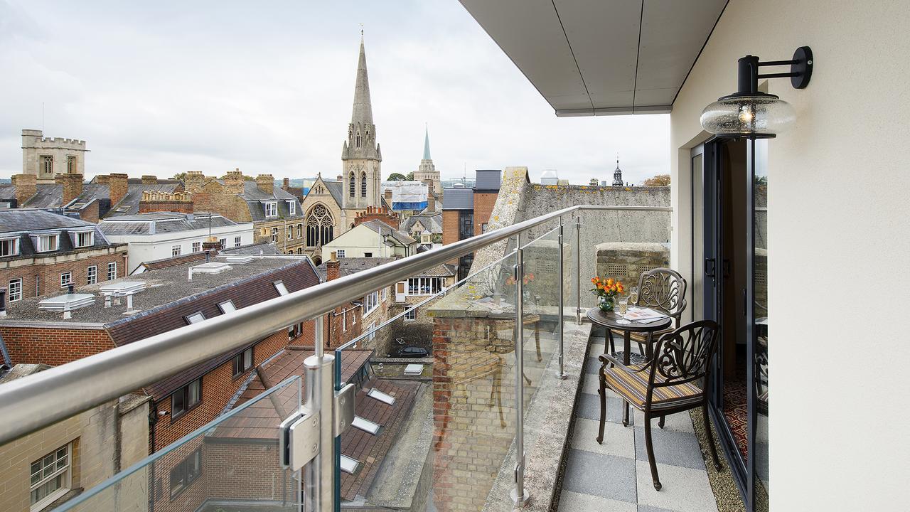 The George Street Hotel Oxford Dış mekan fotoğraf A balcony in a residential apartment