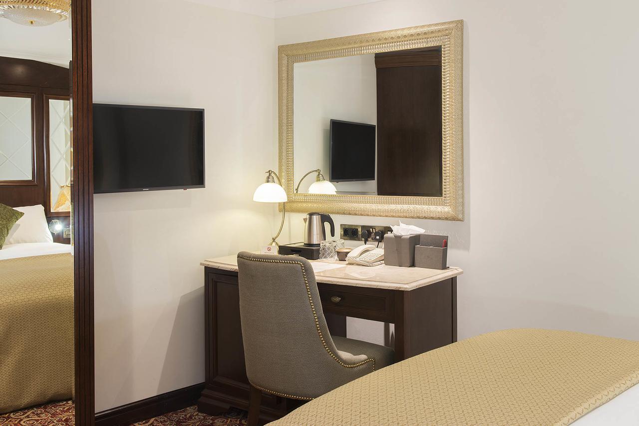 The George Street Hotel Oxford Dış mekan fotoğraf A vanity table in a hotel room
