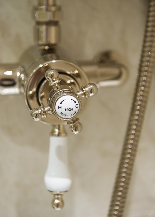 The George Street Hotel Oxford Dış mekan fotoğraf Heritage bathroom fittings
